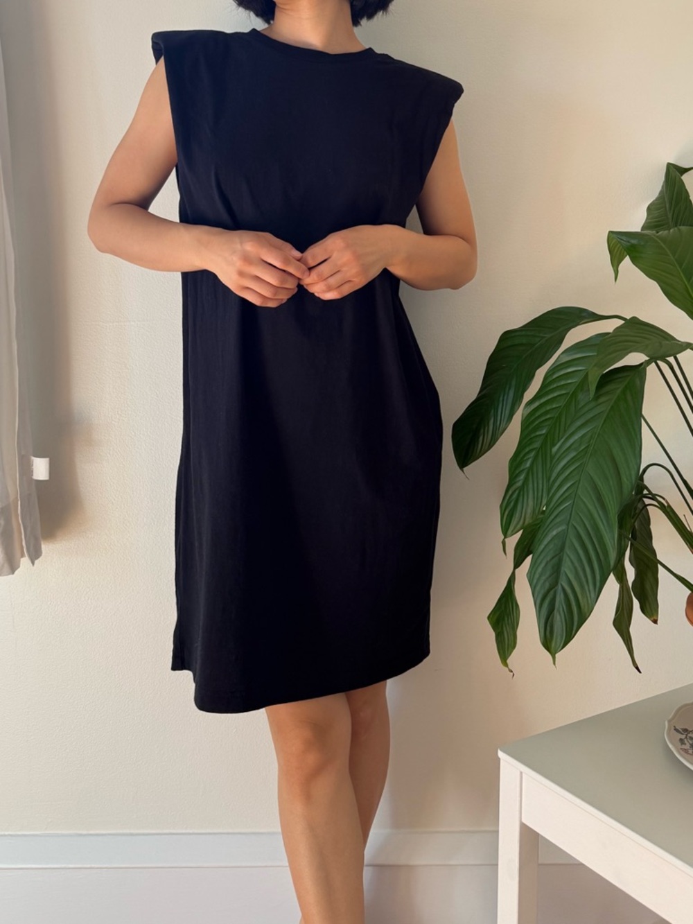 Aritzia Babaton 100% Cotton Muscle Tee Black Dress Padded Shoulders Size XS